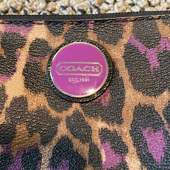 Coach Patent Leather & Leopard Print Purse/Wristlet in Like New Condition - Picture 3 of 8